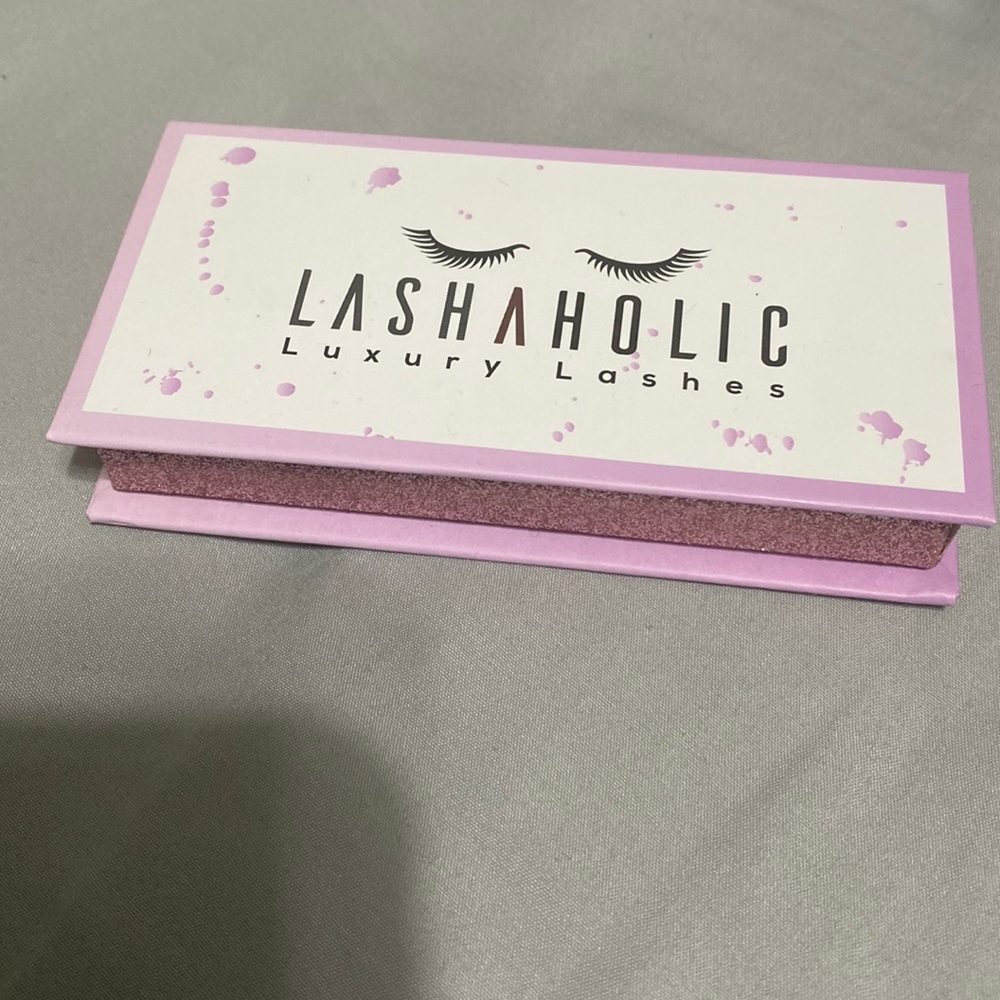 Lashaholic Luxury Lashes